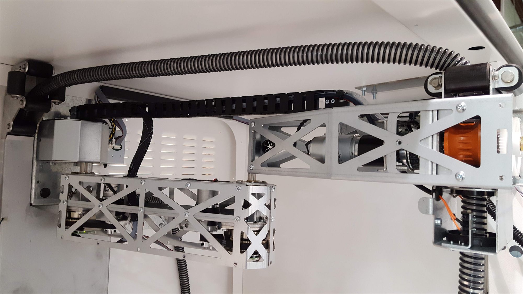 SCARA robot for automated retail vending
