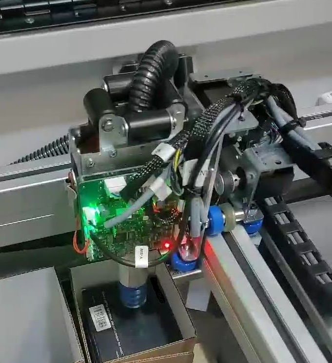 Robotic retail vending unit handling product