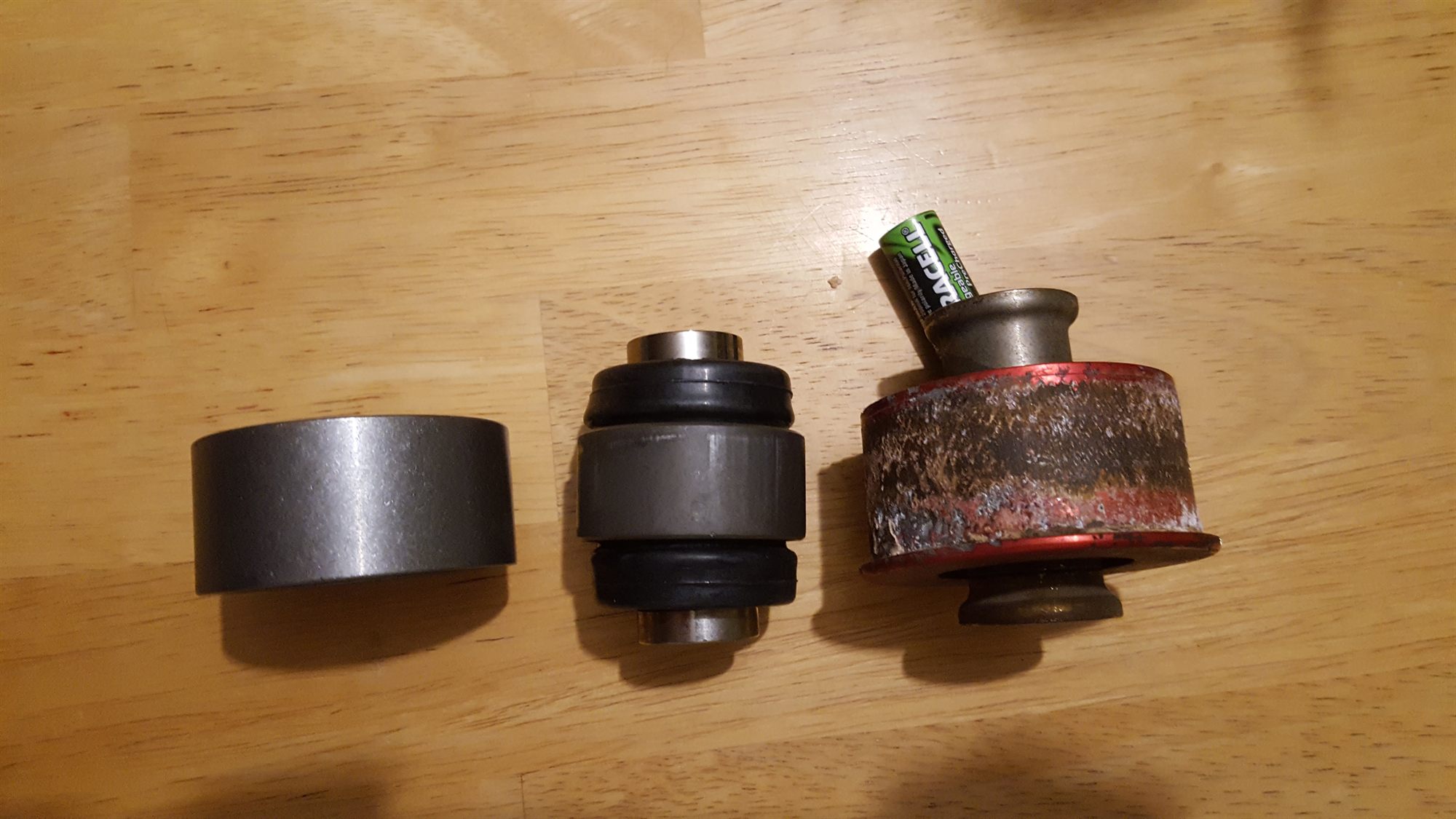 Sealed spherical bearing of my design next to the race-supplier's unsealed part